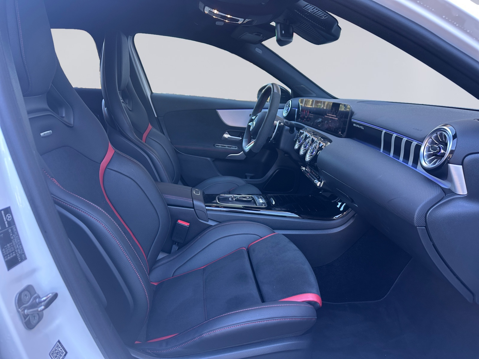 MERCEDES A35 AMG 4MATIC - Imagen 17