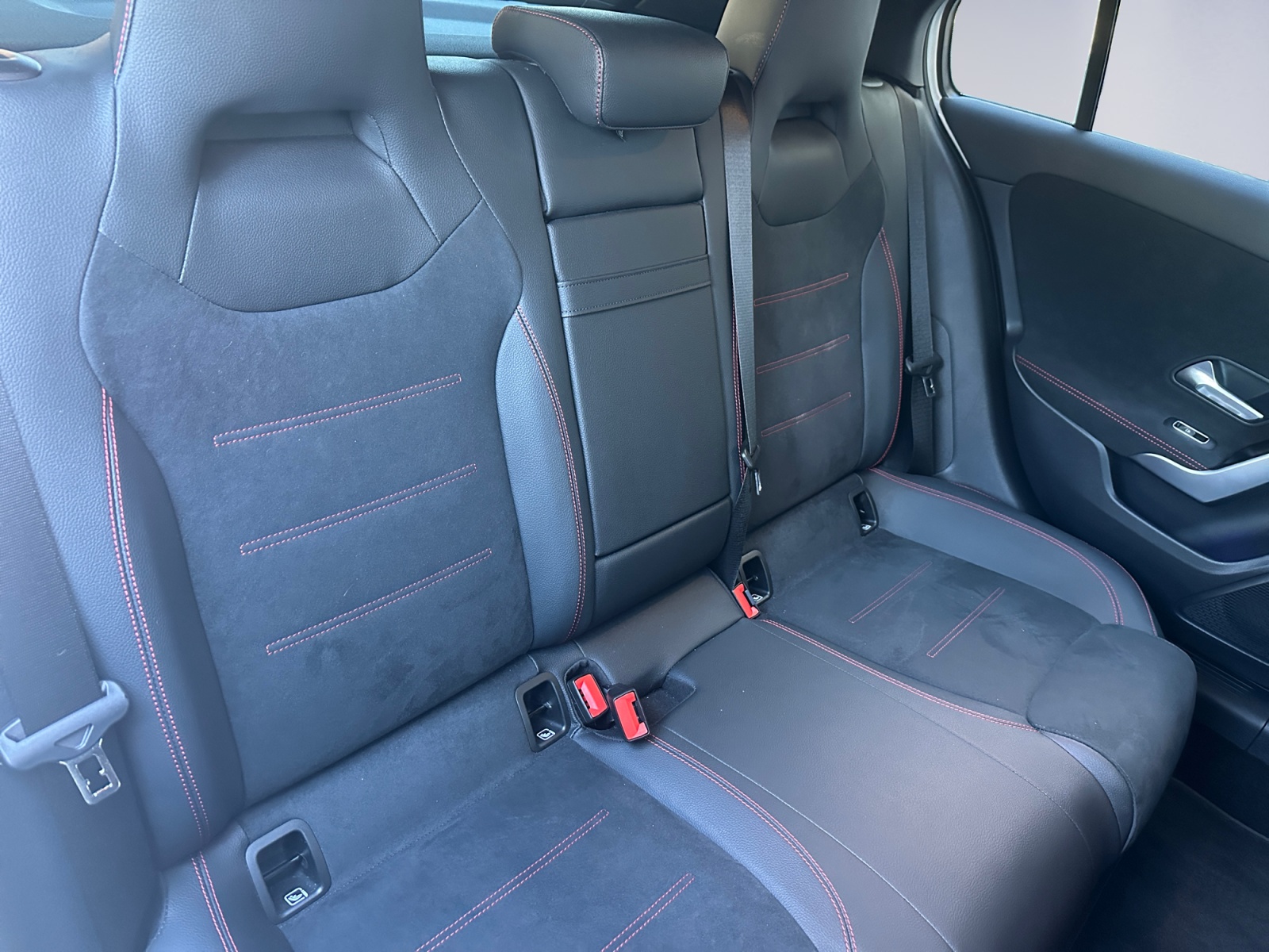 MERCEDES A35 AMG 4MATIC - Imagen 18