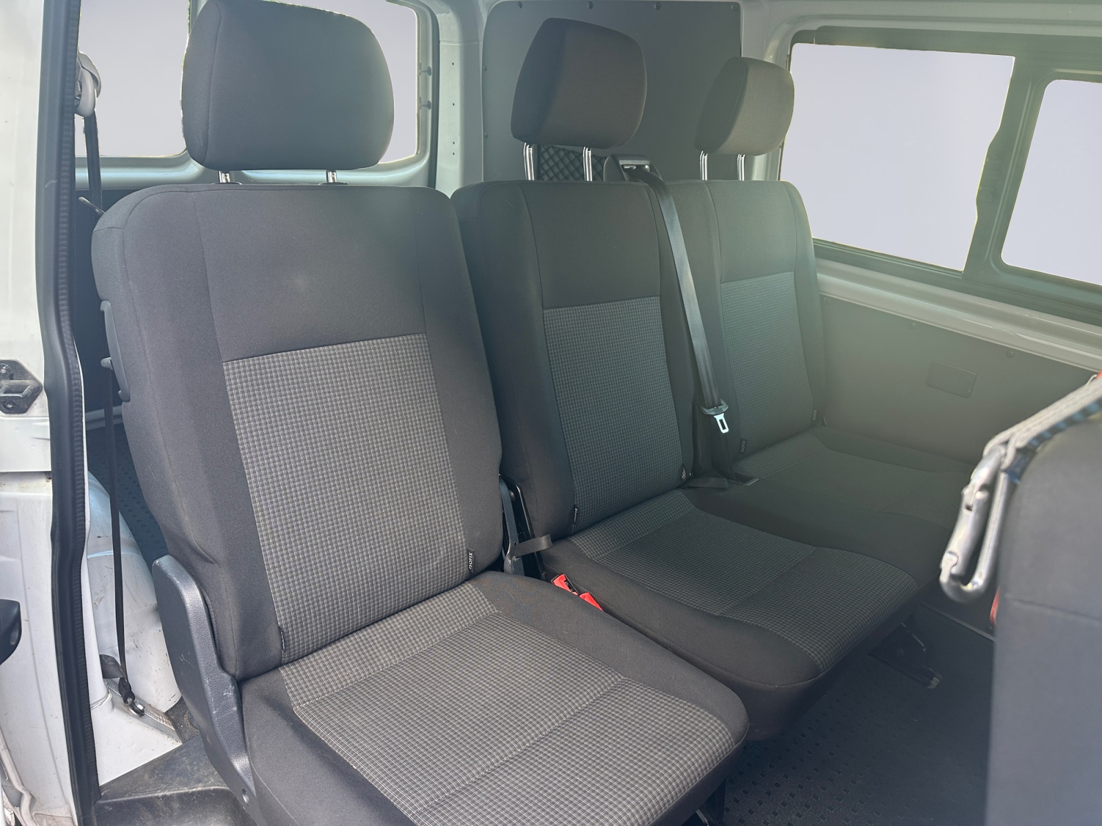 VOLKSWAGEN TRANSPORTER 6 Plazas 2.0 TDI 150CV - Imagen 18