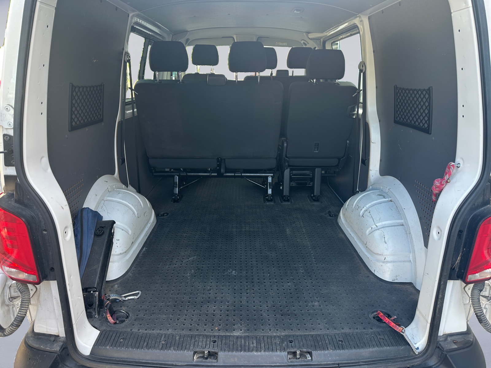 VOLKSWAGEN TRANSPORTER 6 Plazas 2.0 TDI 150CV - Imagen 19