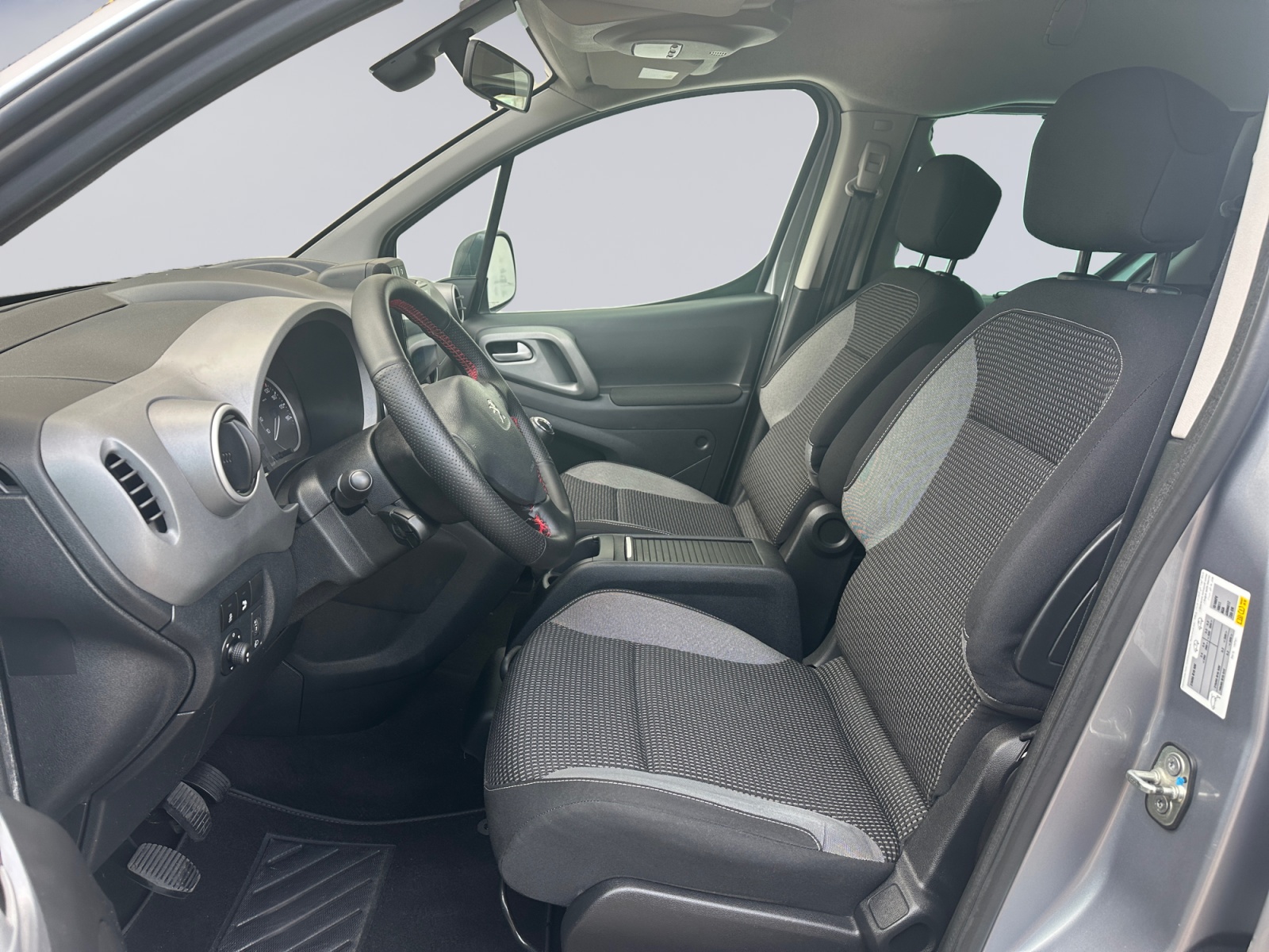 Peugeot Partner Tepee Adventure 1.6 BlueHDi 100 CV - Imagen 11