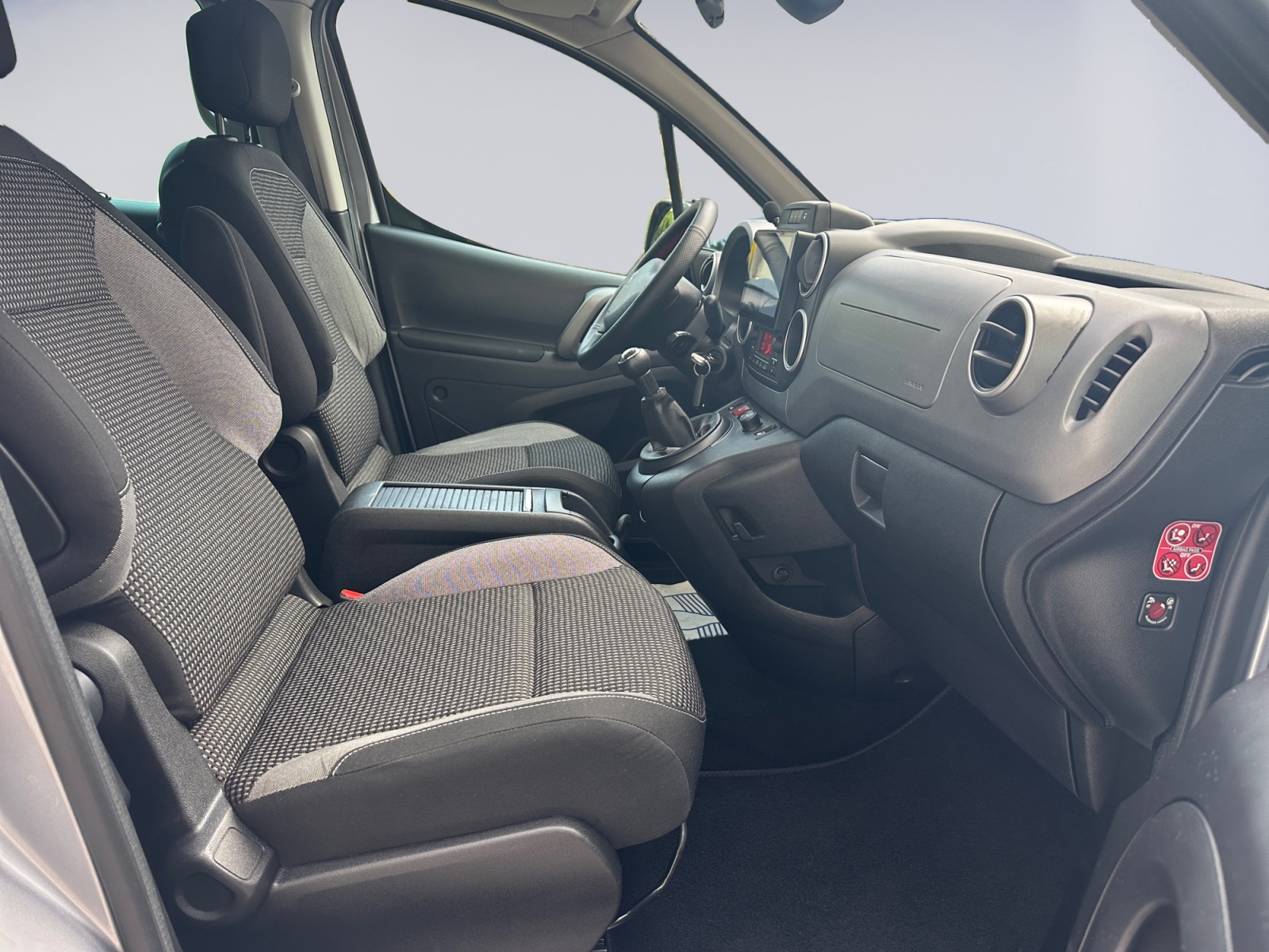 Peugeot Partner Tepee Adventure 1.6 BlueHDi 100 CV - Imagen 18